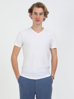 Beyaz Jakarlı V Yaka %100 Pamuk T-Shirt