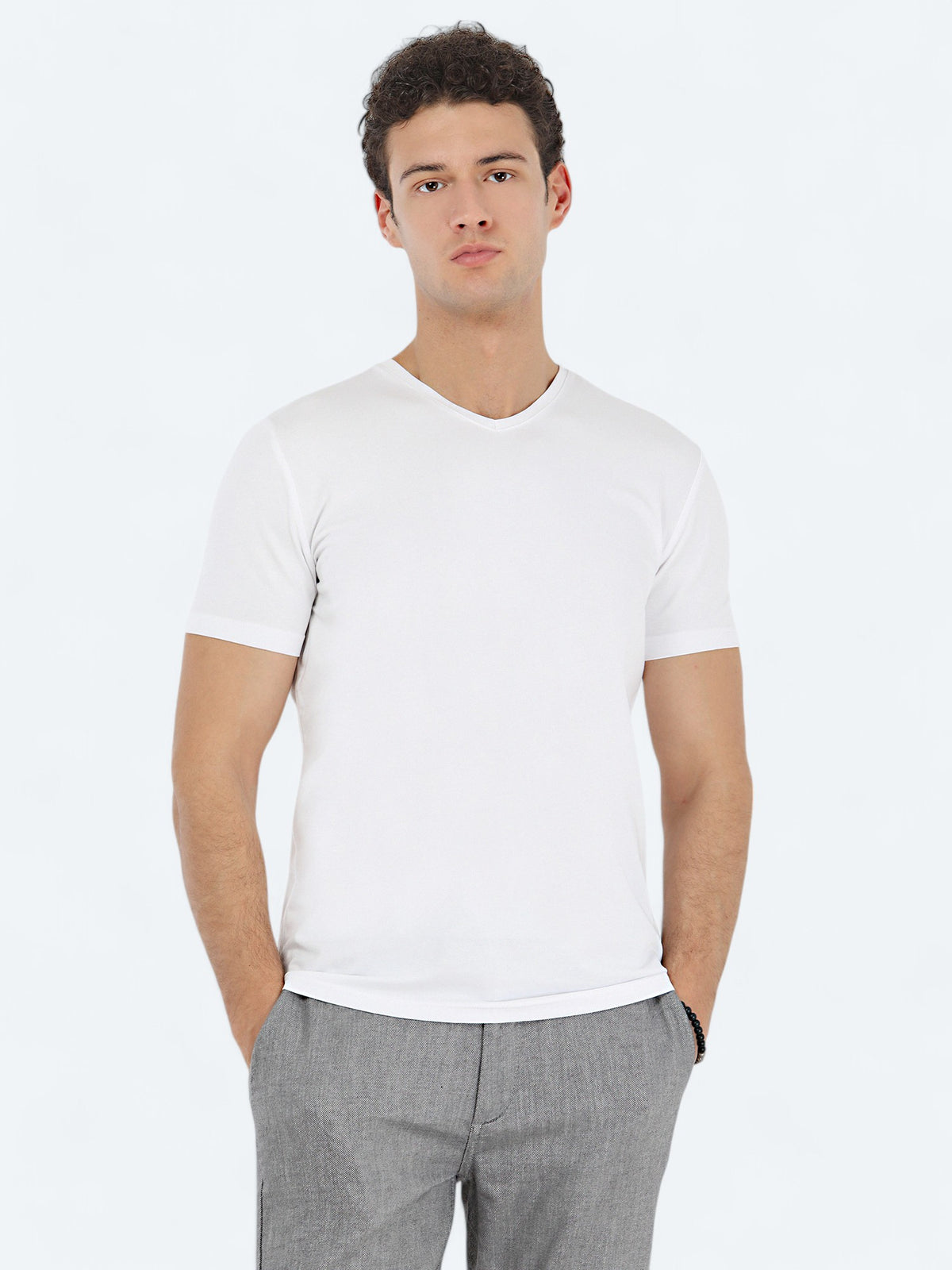 Beyaz V Yaka Pamuk Karışımlı T-Shirt