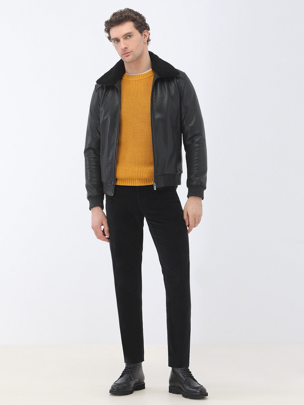 Siyah Dokuma Regular Fit Kadife Casual Pamuk Karışımlı Pantolon