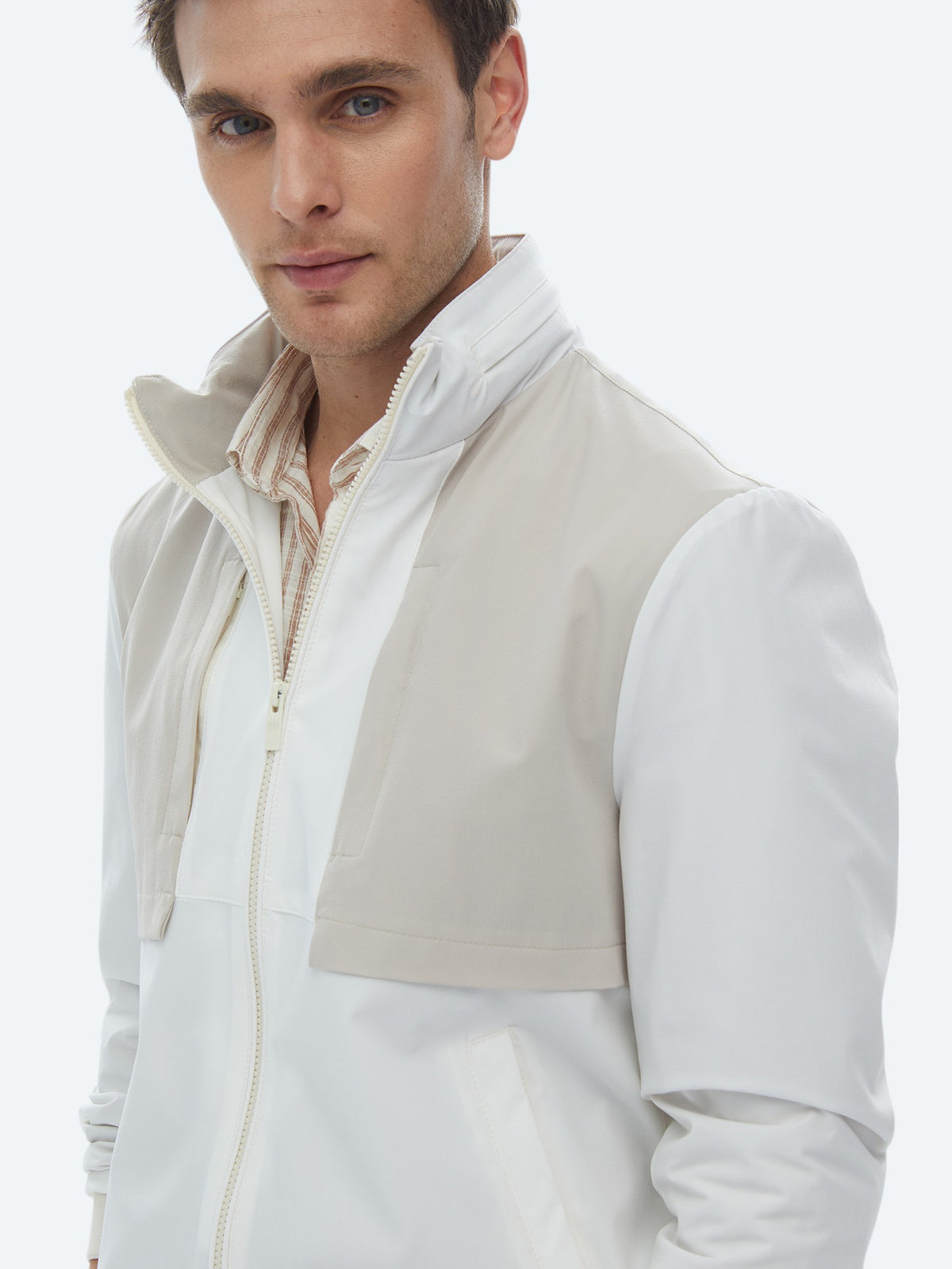 Beyaz Regular Fit Kapüşonlu Casual Dokuma Mont