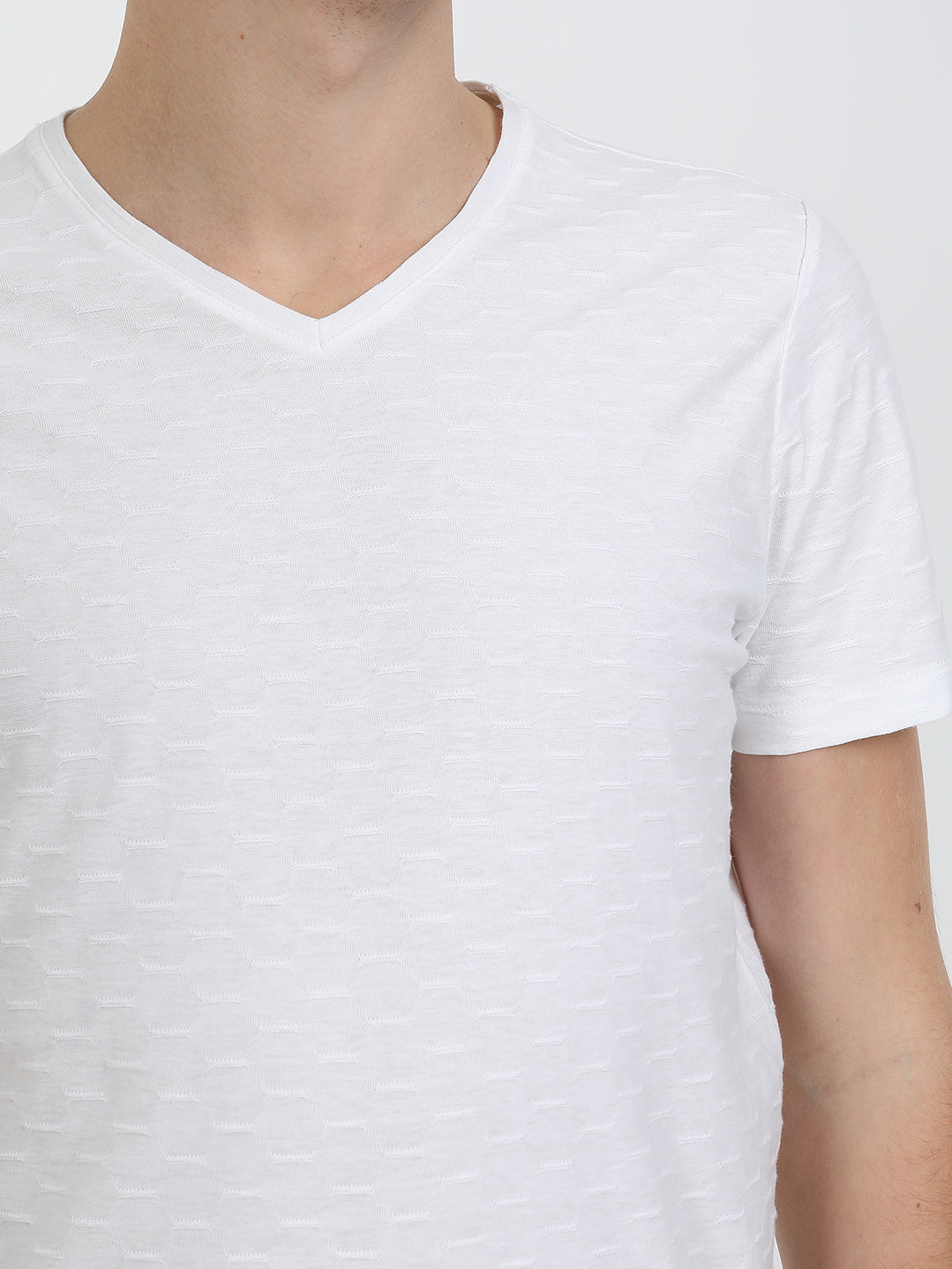 Beyaz Jakarlı V Yaka %100 Pamuk T-Shirt
