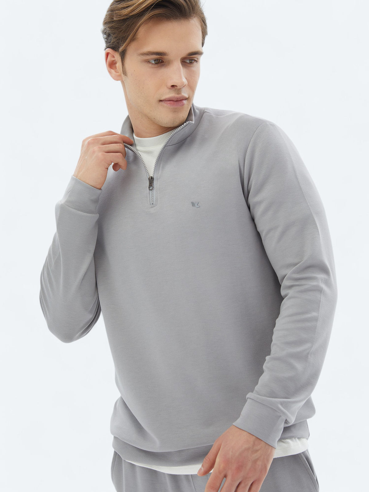 Gri Dik Yaka Sweatshırt