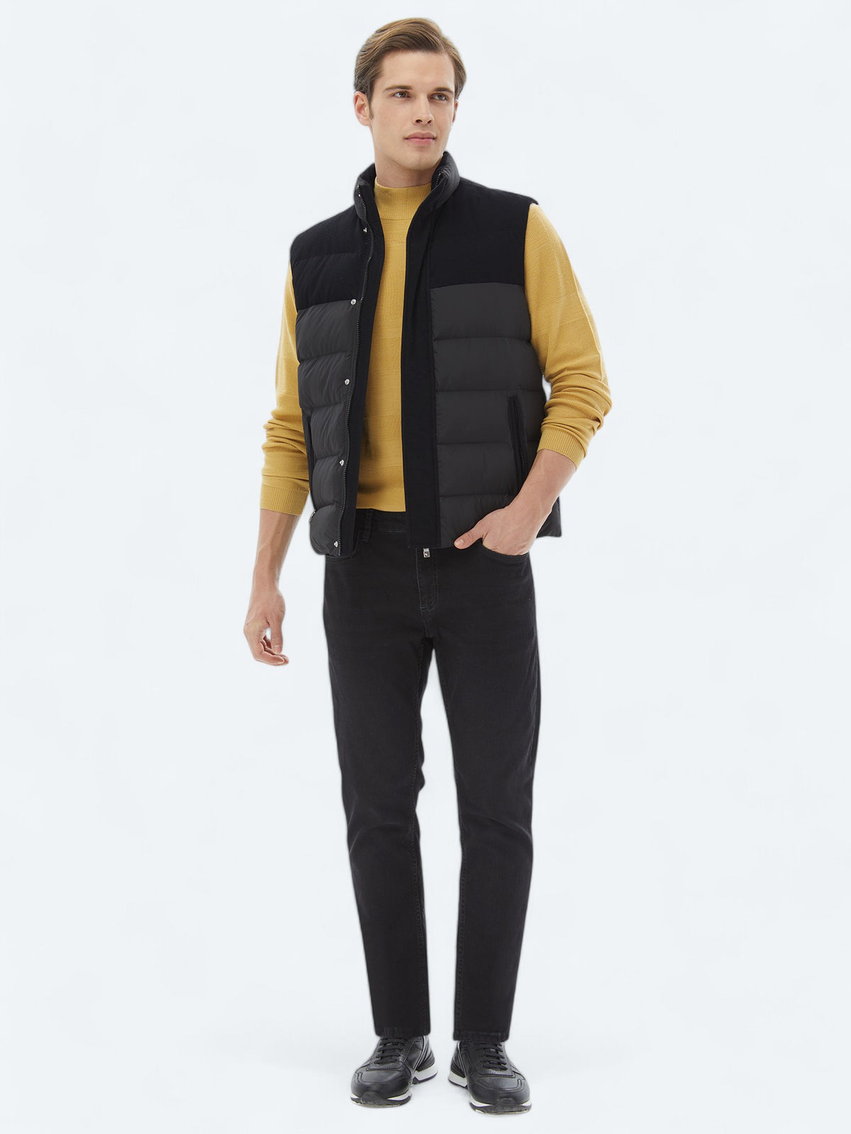 Siyah Regular Fit Dik Yaka Casual Dokuma Spor Yelek