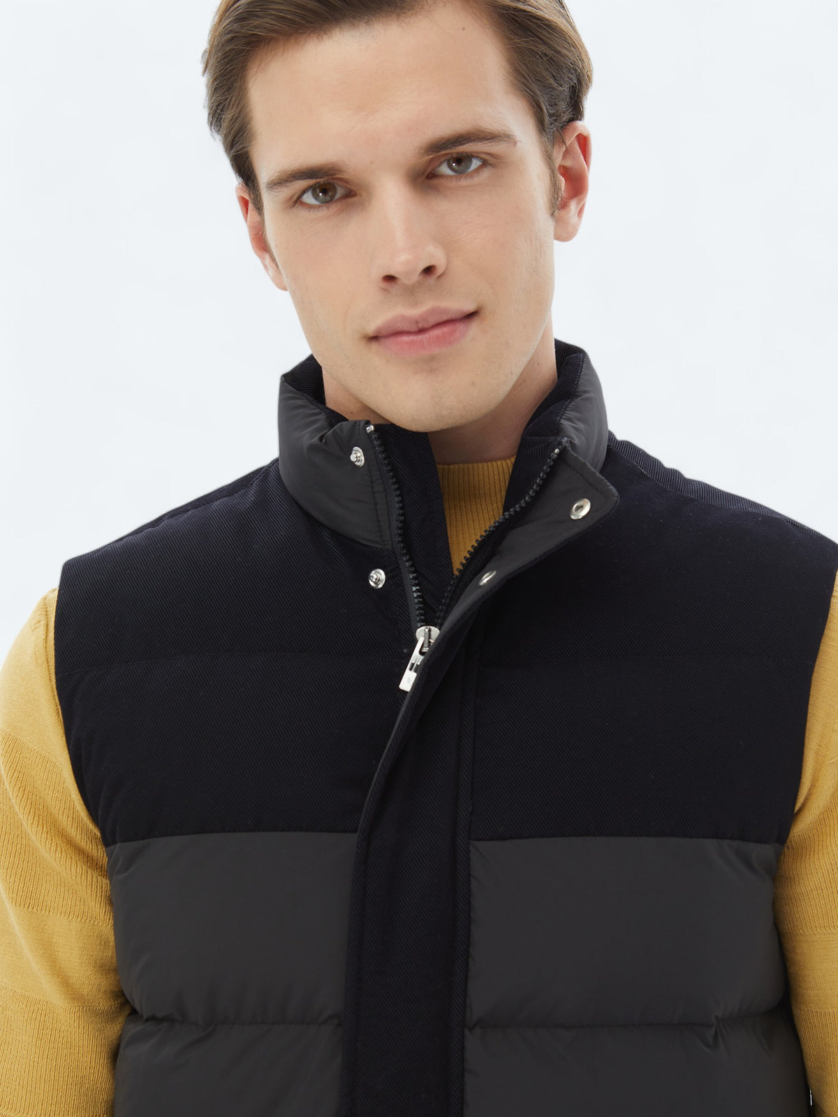 Siyah Regular Fit Dik Yaka Casual Dokuma Spor Yelek
