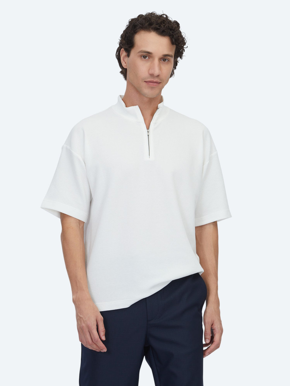 Ekru Desenli Dik Yaka T-Shirt